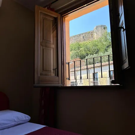 La Dimora Dei Normanni Bed & Breakfast *